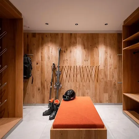 Contact Us At What App - 0041-798-079-427 To Book!! Luxury Ski-in-ski-out Home-lech With 5 Bedrooms *