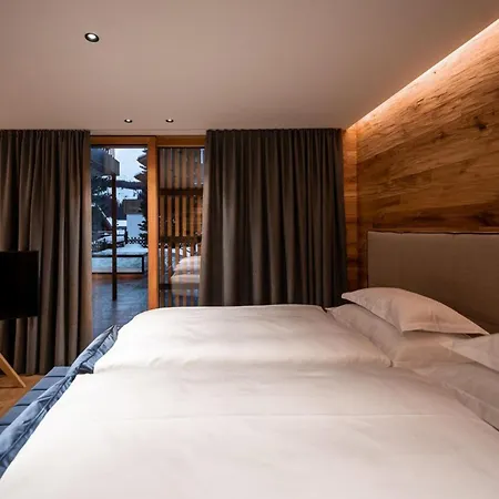 Contact Us At What App - 0041-798-079-427 To Book!! Luxury Ski-in-ski-out Home-lech With 5 Bedrooms Villa