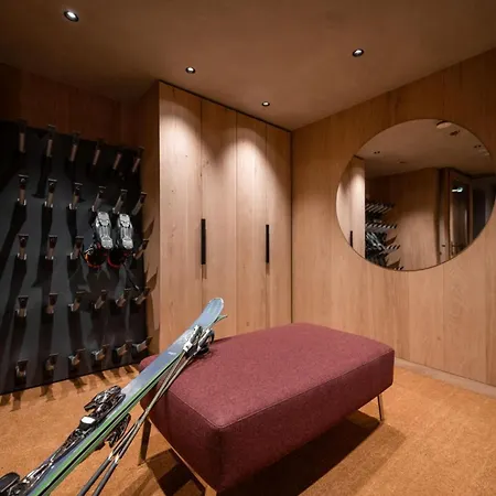 Contact Us At What App - 0041-798-079-427 To Book!! Luxury Ski-in-ski-out Home-lech With 5 Bedrooms Villa *